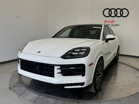 Used 2025 Porsche Cayenne S AWD/4WD image 3