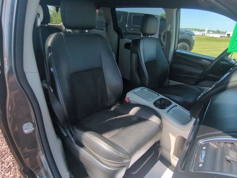Used 2019 Dodge Grand Caravan SXT FWD image 25