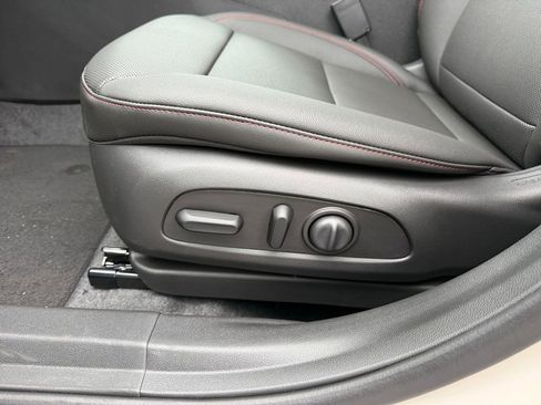 New 2026 Chevrolet Trax RS w/ Sunroof Package image 17