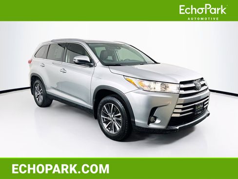 Used 2019 Toyota Highlander XLE image 1