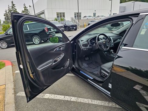 Used 2022 Chevrolet Malibu Premier FWD image 18