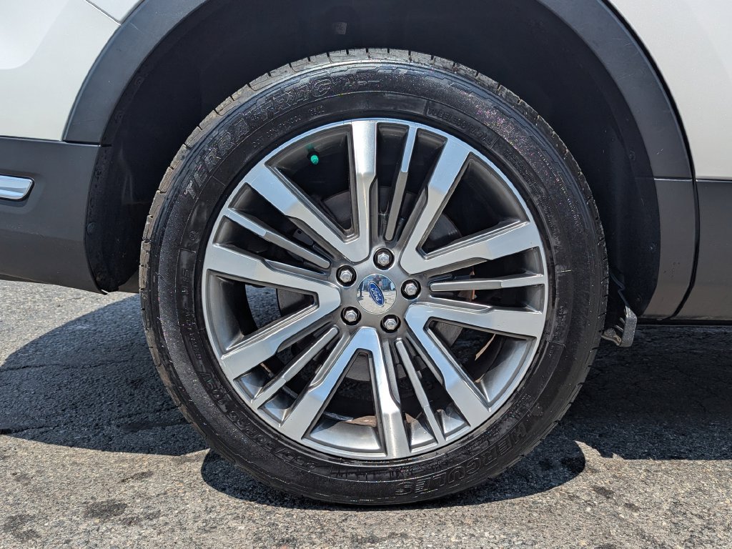 Used 2018 Ford Explorer Platinum AWD/4WD image 56