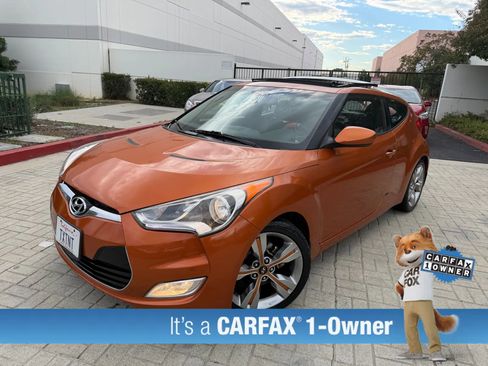 Used 2012 Hyundai Veloster w/ Style Pkg image 2