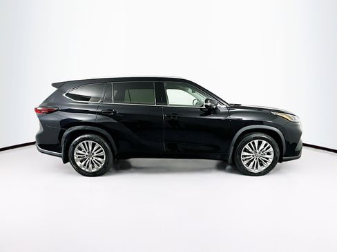 Used 2024 Toyota Highlander Platinum image 10