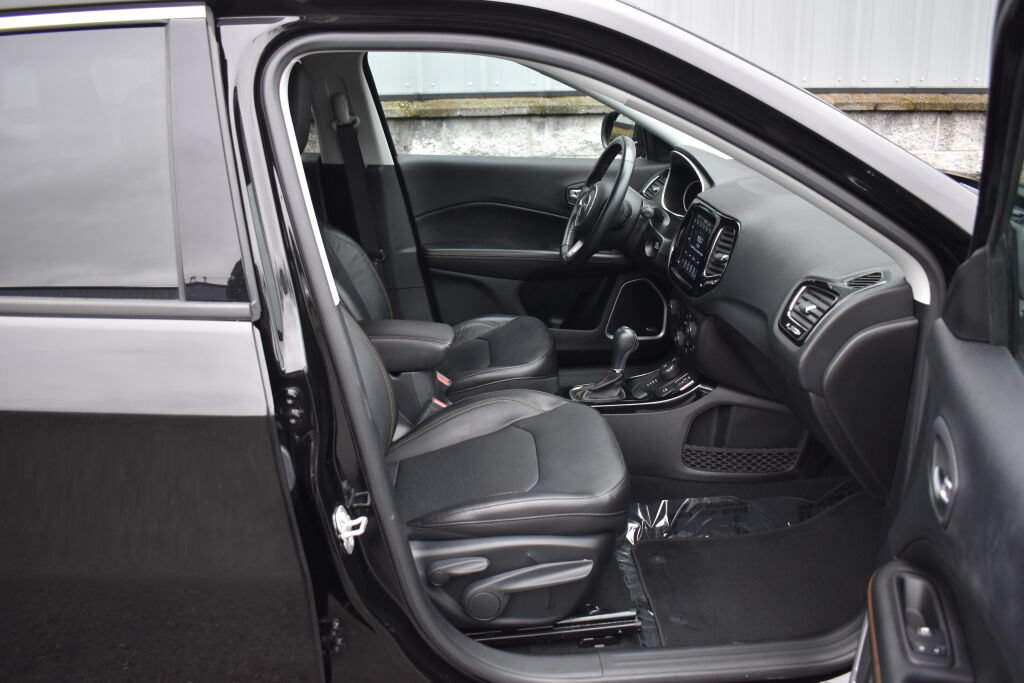 Used 2021 Jeep Compass Limited w/ Sun and Sound Group AWD/4WD image 25