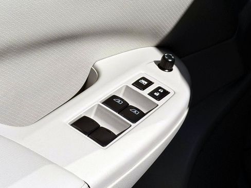 Used 2012 Nissan Quest SV FWD image 16