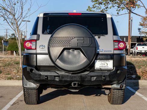 Used 2014 Toyota FJ Cruiser 4WD w/ Upgrade Package image 12