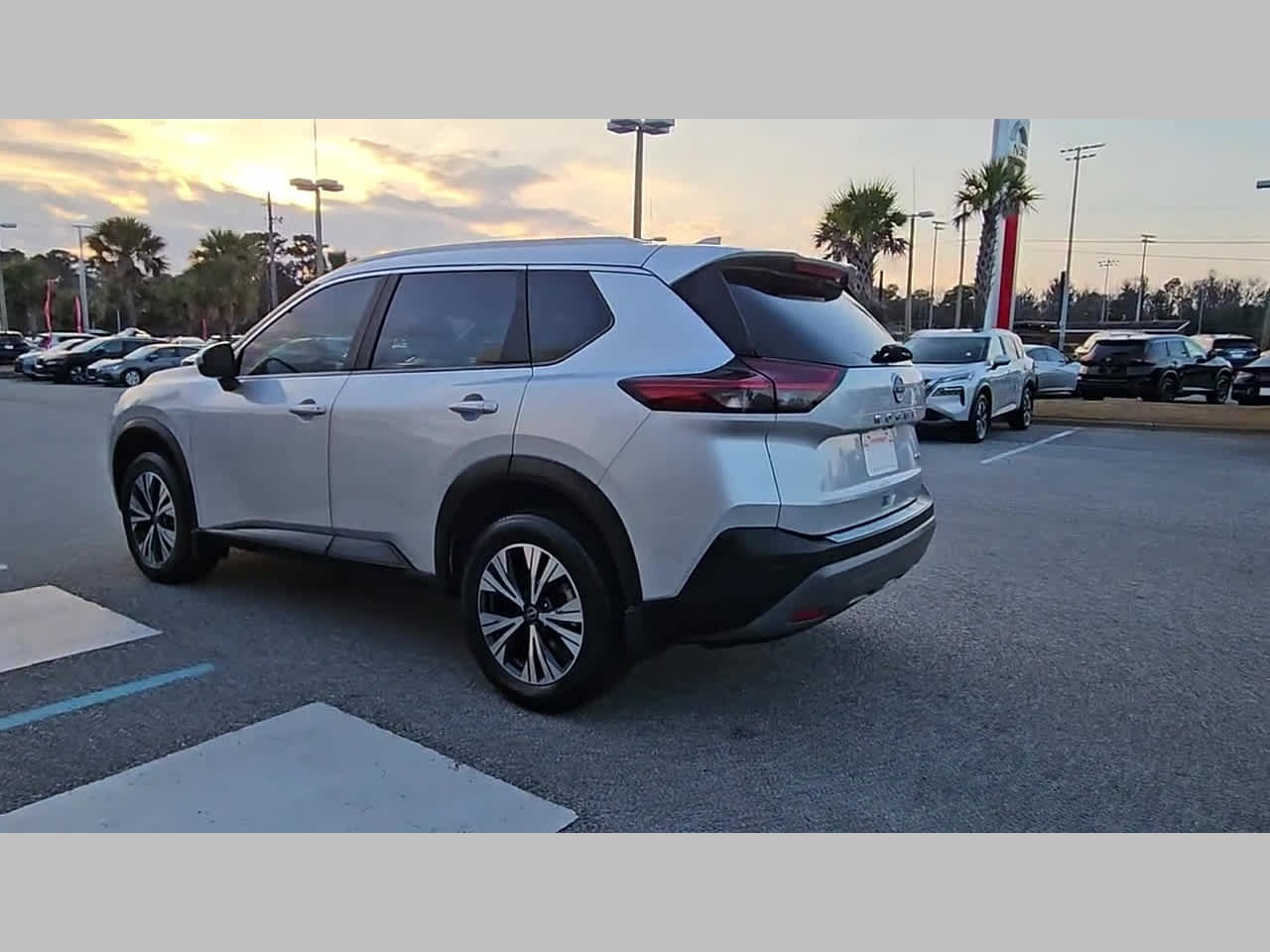 Used 2023 Nissan Rogue SV w/ SV Premium Package FWD image 31