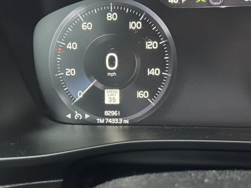 Used 2020 Volvo XC40 T5 Momentum image 21