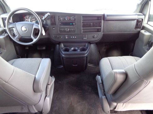 Used 2018 Chevrolet Express 3500 LS RWD image 38