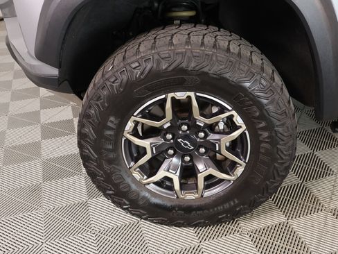 Used 2023 Chevrolet Colorado ZR2 w/ ZR2 Convenience Package III AWD/4WD image 19