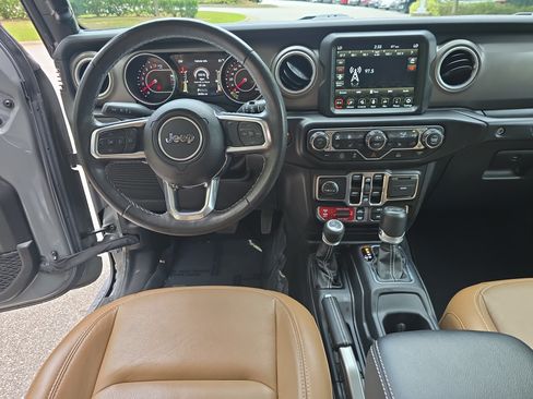 Used 2022 Jeep Wrangler Unlimited Rubicon w/ Dual Top Group AWD/4WD image 17