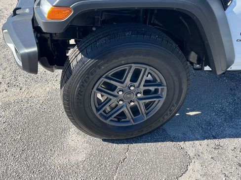 New 2025 Jeep Gladiator Sport image 10