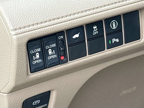 Used 2023 Honda Odyssey Touring image 10