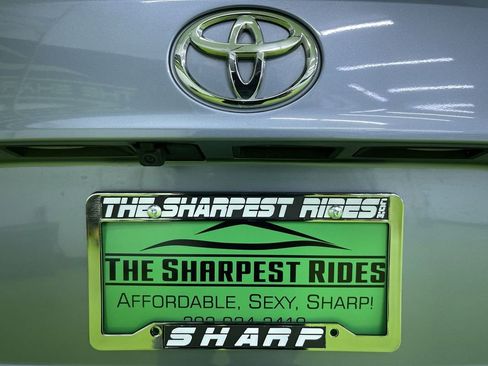 Used 2023 Toyota Highlander XLE image 12