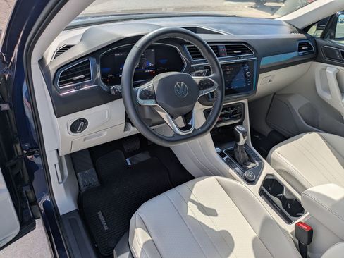 Used 2022 Volkswagen Tiguan SE AWD/4WD image 17