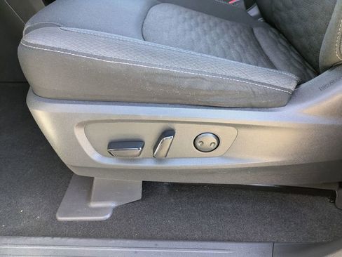 Used 2022 Nissan Pathfinder SV image 11