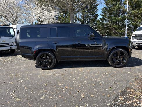 Used 2025 Land Rover Defender 130 X-Dynamic SE image 11