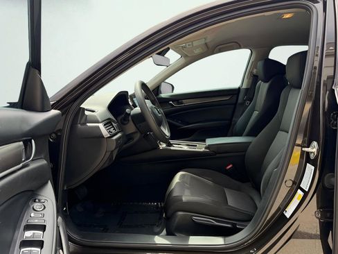 Used 2018 Honda Accord LX image 16