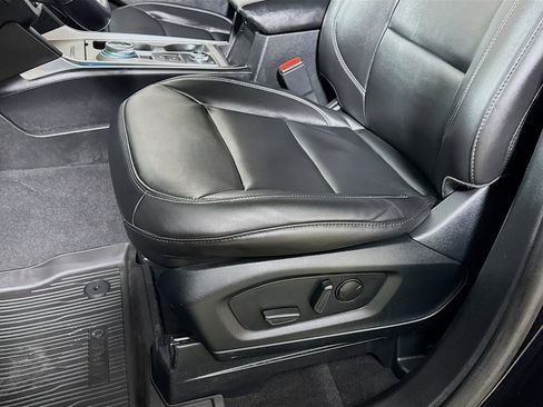 Used 2023 Ford Explorer XLT w/ Equipment Group 202A image 22