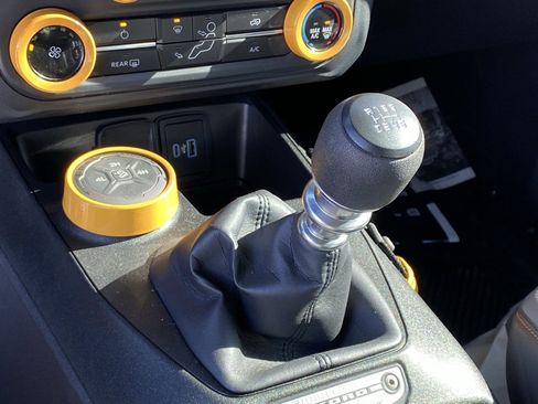 Used 2022 Ford Bronco Base image 15