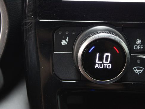 Used 2023 Toyota Highlander XSE FWD image 22