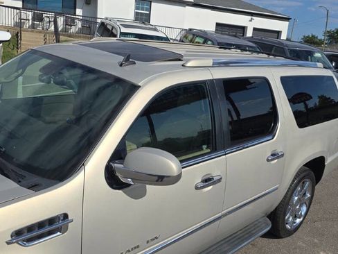 Used 2009 Cadillac Escalade ESV AWD image 9