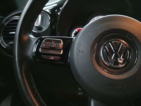 Used 2019 Volkswagen Beetle 2.0T S FWD image 17