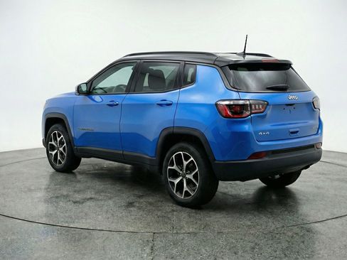 Used 2025 Jeep Compass Limited image 6