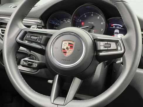 Certified 2025 Porsche Macan image 23