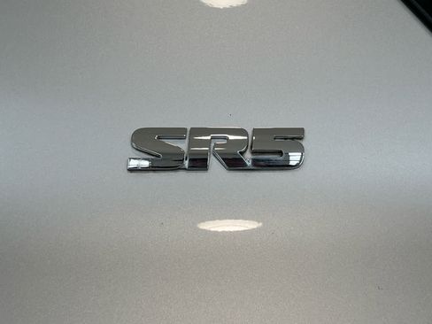 Used 2019 Toyota 4Runner SR5 AWD/4WD image 5