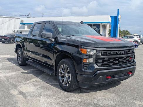 Used 2022 Chevrolet Silverado 1500 Custom RWD image 2