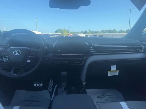 Used 2026 Toyota Camry SE FWD image 17