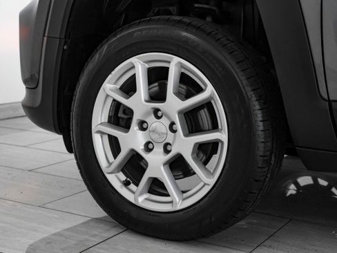 Used 2019 Jeep Renegade Latitude w/ Popular Equipment Group image 51