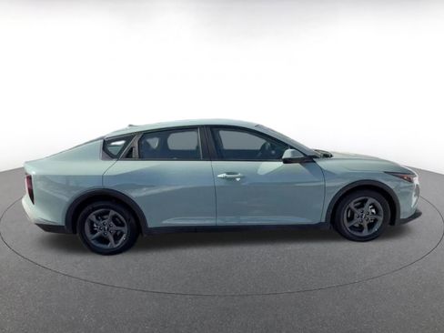 Used 2025 Kia K4 LXS image 16
