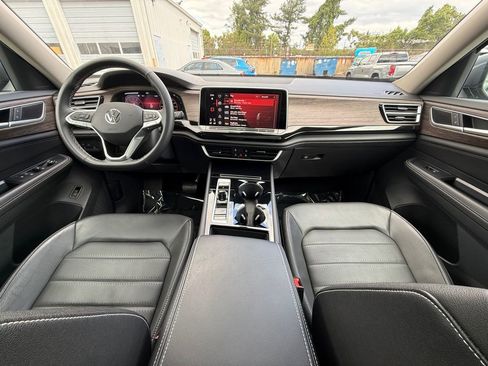Used 2025 Volkswagen Atlas SEL AWD/4WD image 25