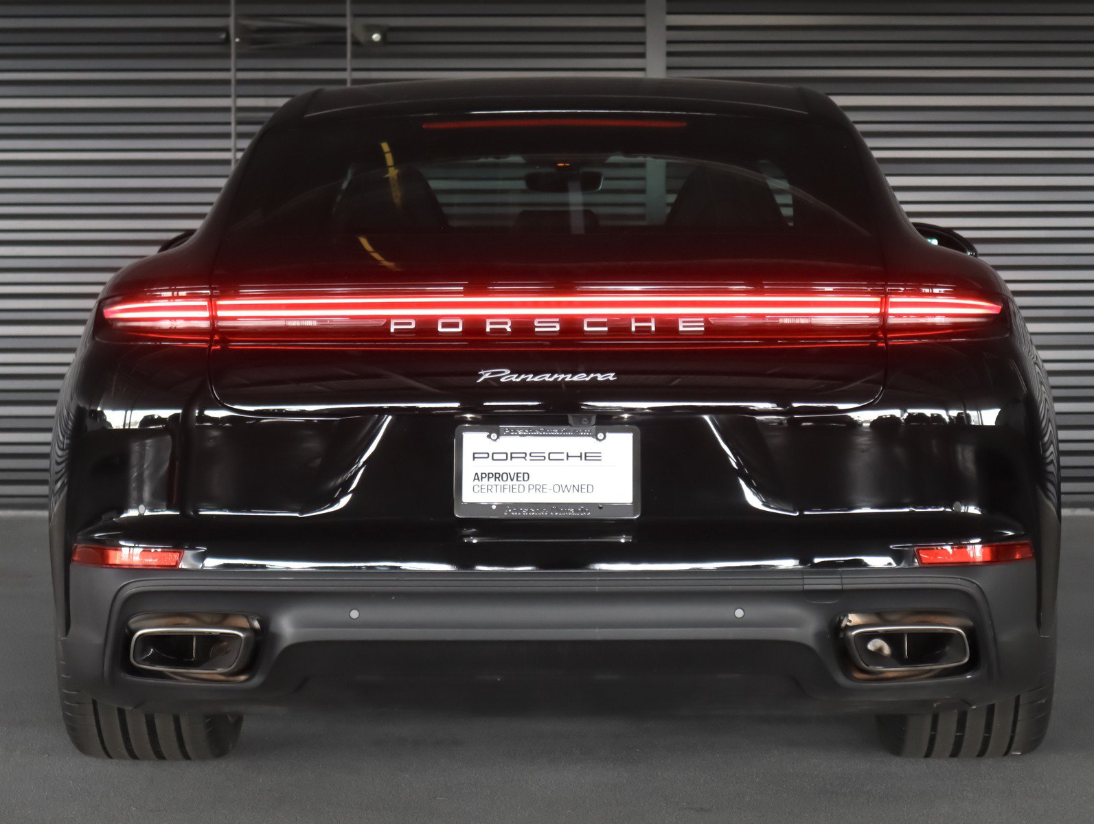 Used 2025 Porsche Panamera RWD image 9