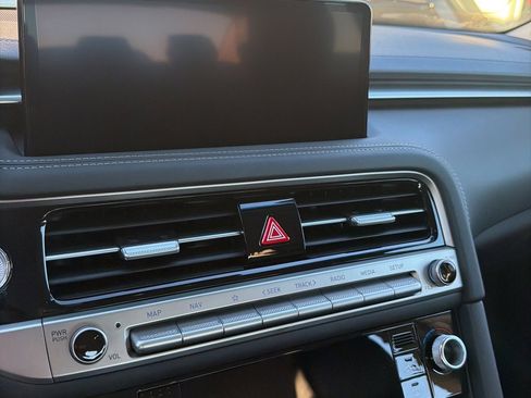 Used 2025 Genesis G70 2.5T image 4