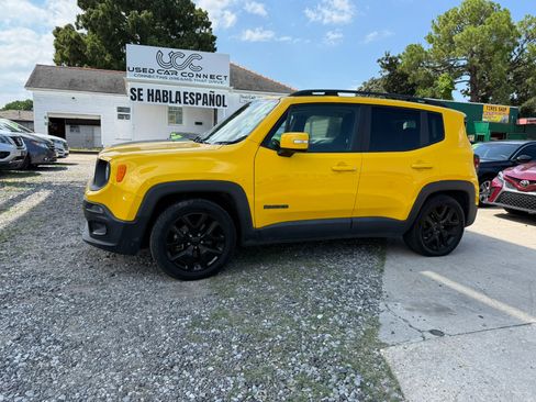 Used 2018 Jeep Renegade Altitude image 2