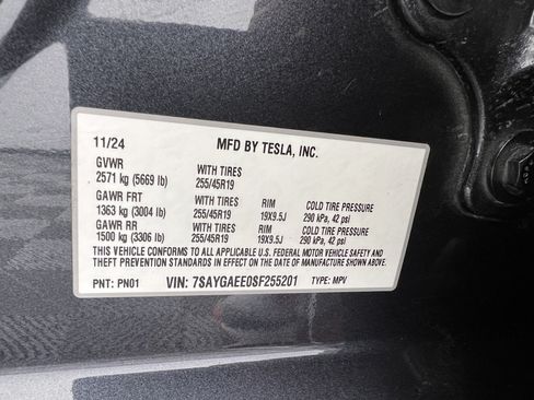 Used 2025 Tesla Model Y Long Range AWD/4WD image 32