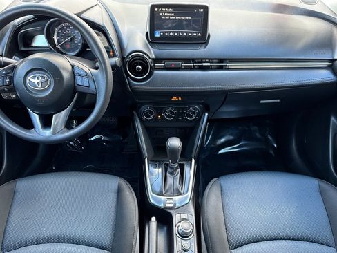 Used 2017 Toyota Yaris iA image 13