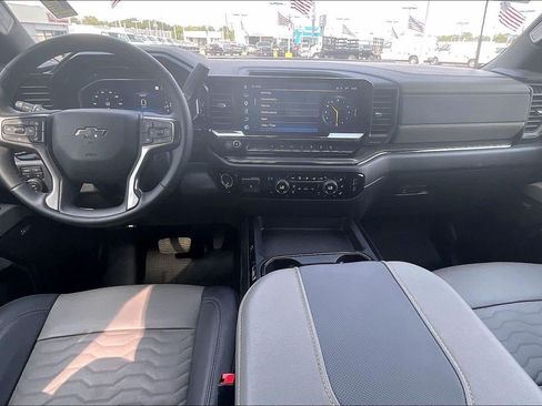 Used 2025 Chevrolet Silverado 2500 ZR2 AWD/4WD image 16