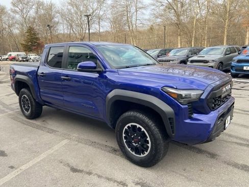 Used 2024 Toyota Tacoma TRD Off-Road image 8