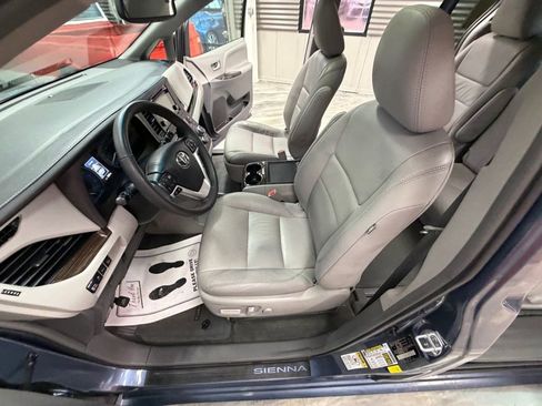Used 2016 Toyota Sienna XLE Premium image 56