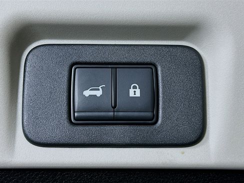 Used 2023 Nissan Ariya AWD image 31