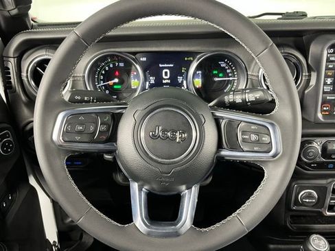Used 2023 Jeep Wrangler Unlimited Sahara AWD/4WD image 13