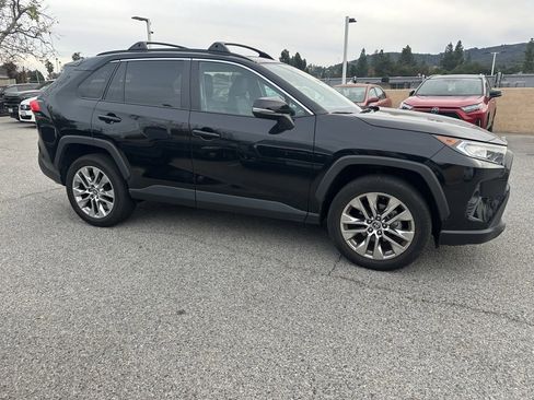 Used 2021 Toyota RAV4 XLE Premium image 6