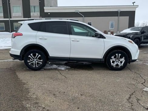 Used 2017 Toyota RAV4 LE image 11