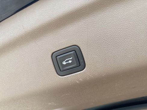 Used 2021 GMC Yukon XL Denali w/ Denali Ultimate Package image 17