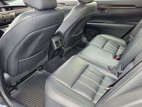 Used 2016 Lexus ES 350 w/ Luxury Package w/Wood Trim FWD image 11